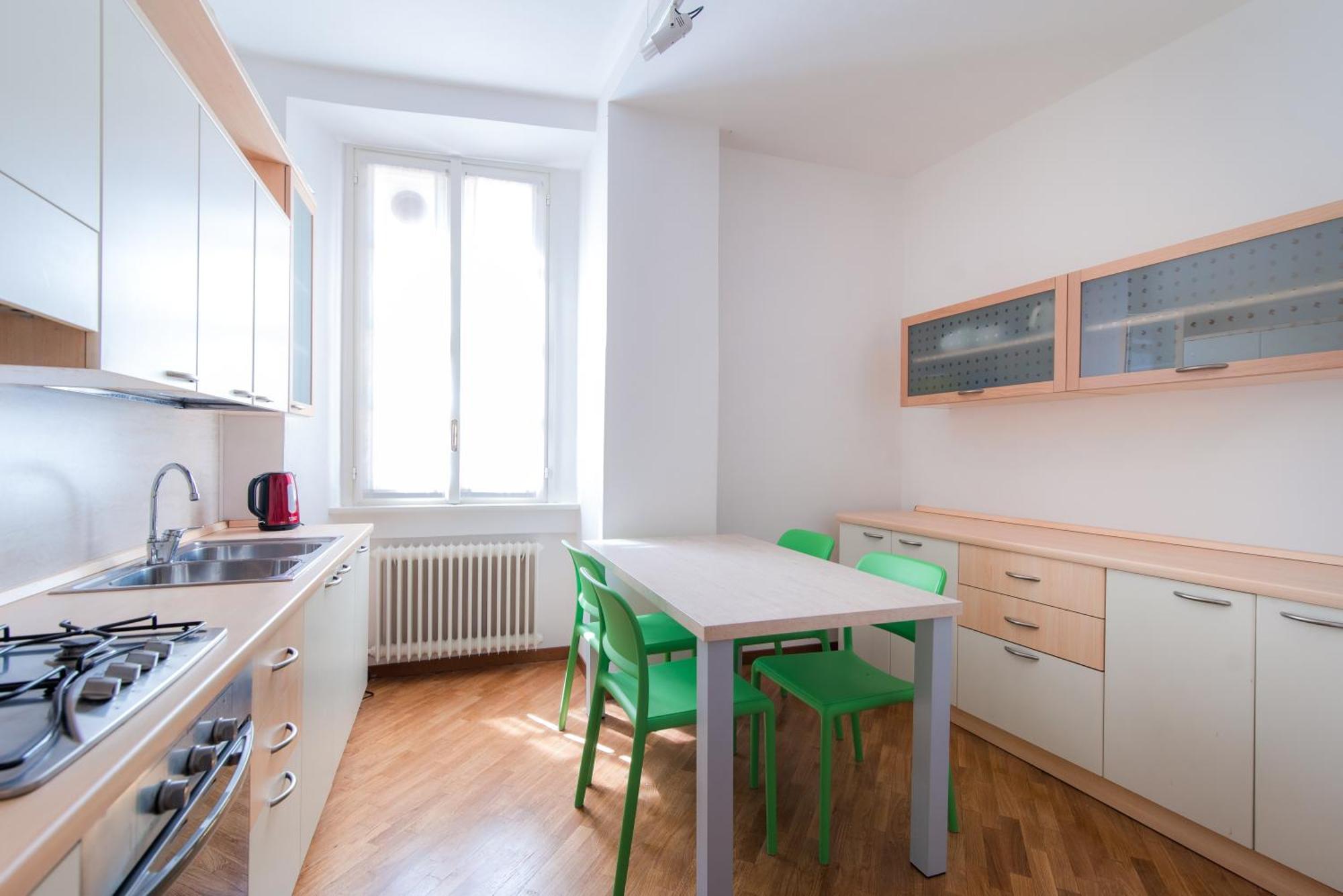 Center Home - The House Of Travelers Комо Екстер'єр фото